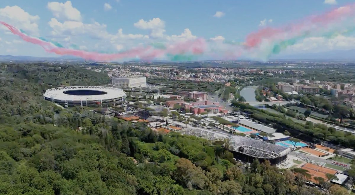 josemorgado's tweet photo. Frecci Tricolori.

Beautiful. 

And matches will be suspended for a minute. https://t.co/NeKPcmHX25