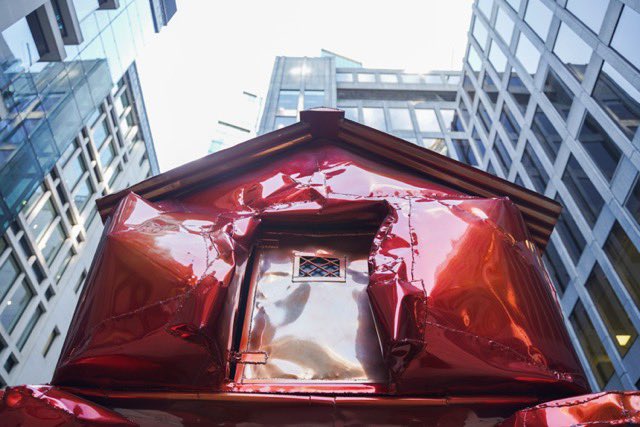 artembassynet's tweet photo. Art in the streets, in between meetings.
We caught a glimpse of two works from Sculpture in the City—still on view before the next edition launches in July.
#SculptureInTheCity #PublicArt #LondonArt #ArtEmbassyNetwork https://t.co/Jw2ralSakU