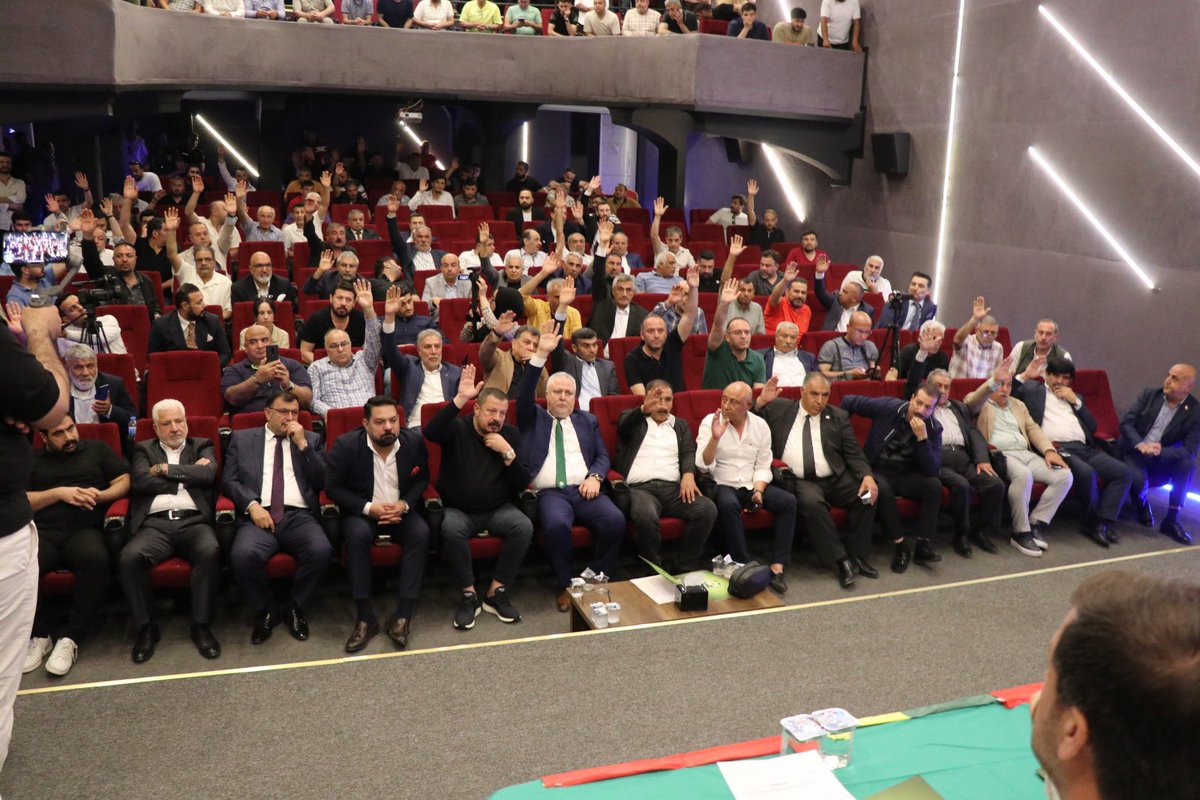 Şanlıurfaspor Kulübü Başkanlığına seçilen Sayın Kemal Saraçoğlu’nu gönülden tebrik ediyorum.

Yeni görevinizin hem kulübümüze hem de şehrimize hayırlı olmasını diliyorum. Şanlıurfaspor, bu şehrin ortak sevdası, ortak değeridir. Bu değerli camianın başarısı için bugüne kadar