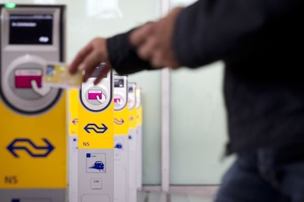 Restaurant 1e Klasse op Centraal Station in Amsterdam moet acht ton terugbetalen en pand verlaten dlvr.it/TKjTFK