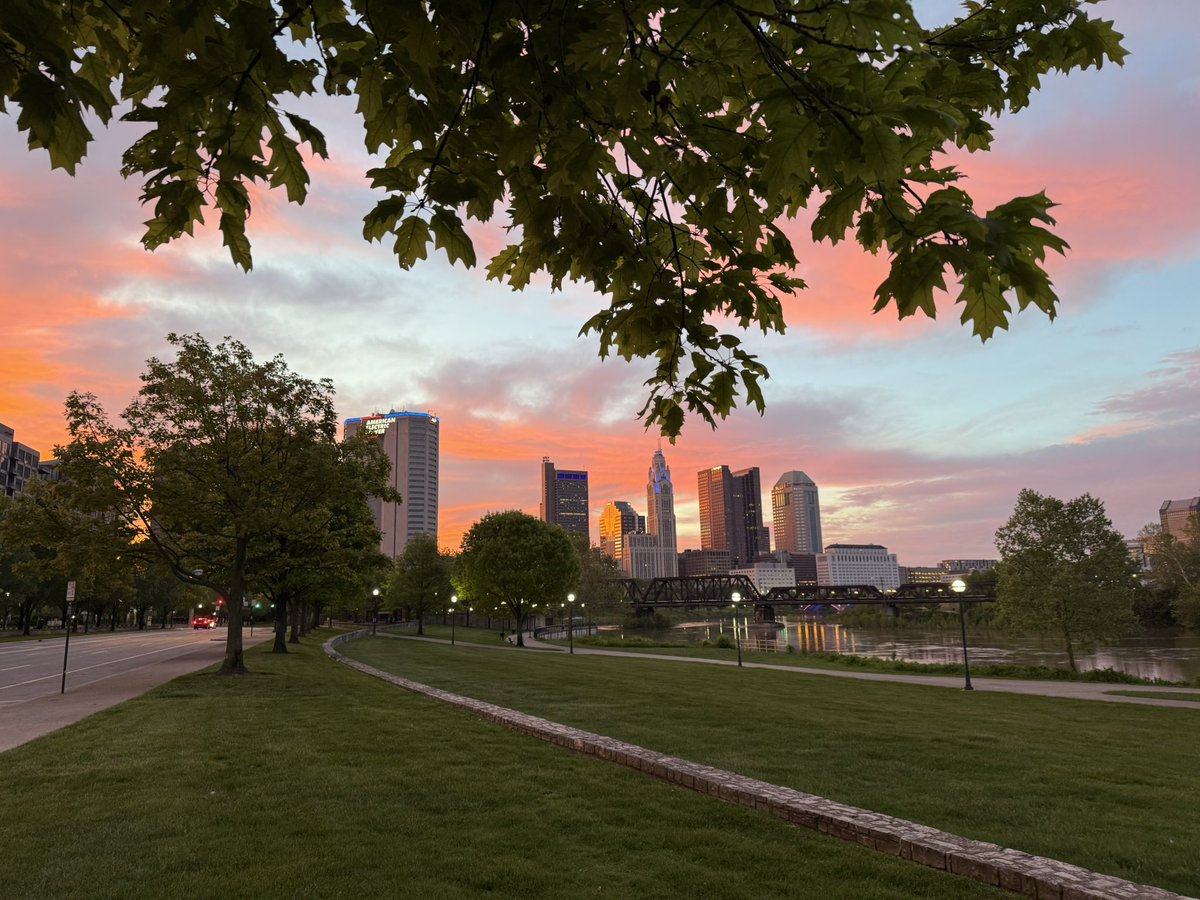 Stunning sunrise today.
Happy Monday 🫶🏼