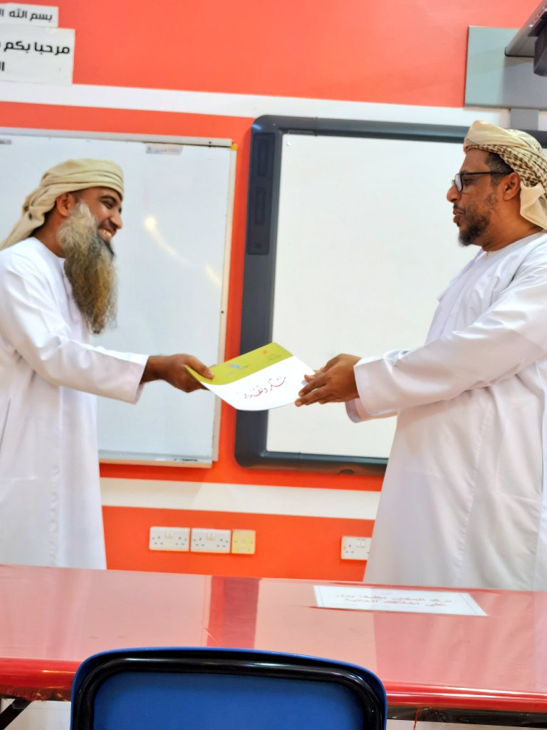 نبارك للدكتور جاسم الزعابي معلم التربية الإسلامية المتميز إجازة رسالة الدكتوراه الخاصة به 
سائلا الله له التوفيق والرفعة في الدنيا والآخرة

#فعاليات_تعليميه_مسندم