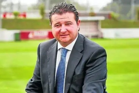 FichajesRSG's tweet image. Otros nombres q nos gustan para la dirección deportiva de Mareo o por lo menos dentro del Sporting, y que aportarían profesionalidad, identidad y trabajo, son Emilio de Dios y Javi Fuego.
Desconocemos si Orlegi quiere estos perfiles en su organigrama,pero el Sporting los necesita
