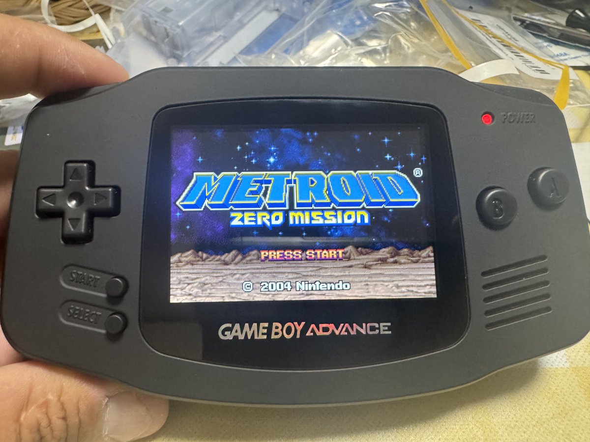 minamibe's tweet photo. SPに続いて通信用に買った傷だらけのノーマルのGBAも外装交換とips液晶に交換。
今回は電池のところをタイプC化もしたのでこちらも充電式にできました。
これで２つとも快適にプレイできます。なお完全に自己満足であって2台とも改造する意味はあまりない😗 https://t.co/B3idpAEiMj