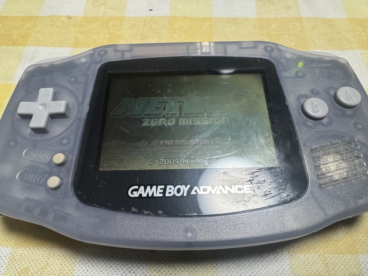 minamibe's tweet photo. SPに続いて通信用に買った傷だらけのノーマルのGBAも外装交換とips液晶に交換。
今回は電池のところをタイプC化もしたのでこちらも充電式にできました。
これで２つとも快適にプレイできます。なお完全に自己満足であって2台とも改造する意味はあまりない😗 https://t.co/B3idpAEiMj