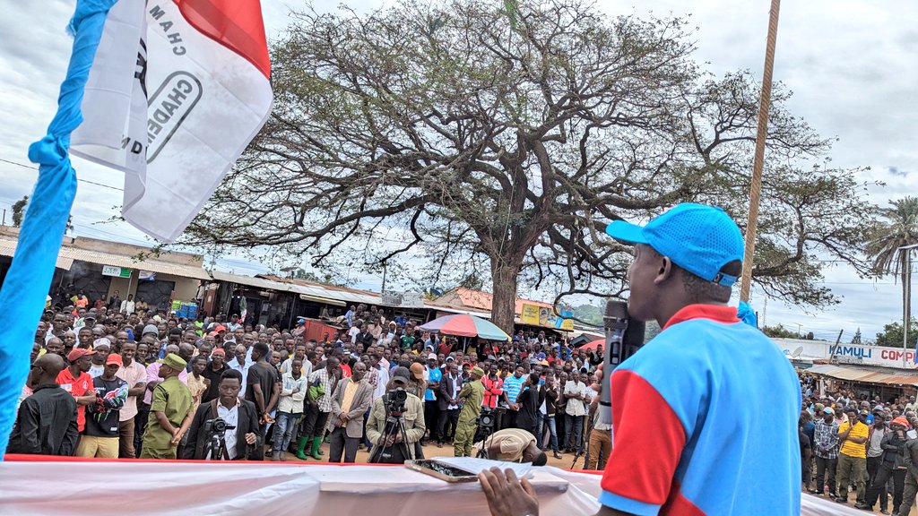 MachumuKadutu's tweet image. Wakili Msomi na Mwenyekiti wa BAVICHA Taifa @AdvMahinyila akiwasilisha salamu za Mwenyekiti wa CHADEMA @TunduALissu kutoka gerezani, Amesema Kampeni ya No Reforms No Election iendelee. #Buchosa

#KandayaZiwa #Lakezone