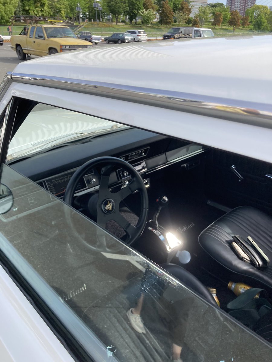 hirobaske616's tweet image. 個人的アワードは会場外の69valiant。
ナローして295余裕で履いてるAボディはたまらん。
