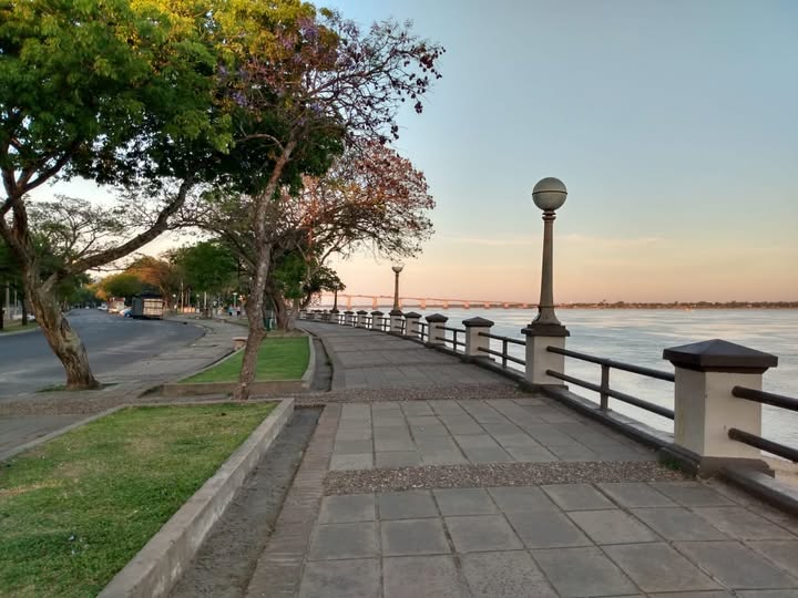 rsudamericana's tweet photo. Buenos días #Corrientes  😉
La temperatura es de 12.1°C cielo despejado con neblina, la humedad: 97 % la presión: 1012.2 hPa, viento: Sur a 12 km/h visibilidad: 9 km ☀️
#Clima #Corrientes https://t.co/U8zI4z8aqQ