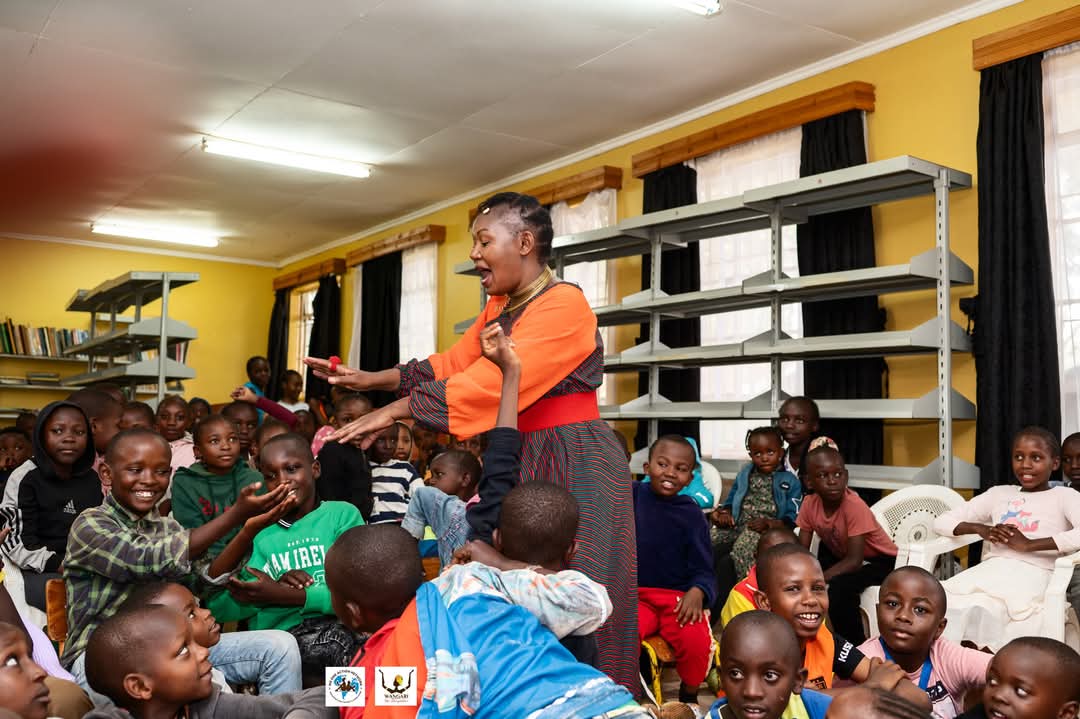 Eewangari's tweet photo. What a time we had at the #StoriesAlive session at the Waithaka Community Library on Saturday!
Many thanks to the library team, @WeOneActionNet2 &amp; Grace Impact Foundation for your support. And to my team Babu Achieng, @mukeni28 and Mike, shukran! https://t.co/Mm3a8N6jw8