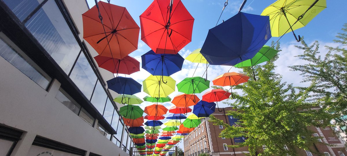 SteveMulville's tweet image. Clouds are building here in the #KnowledgeQuarter in Liverpool.
It&apos;s hot and humid ⛅️🌡🔥
It&apos;s been a while since we needed one of these! ☂️🌂☔️😉
@JoBlytheTV 
@EmmaJessonTV 
@kerriegosneyTV 
@Louise_utv
@GranadaReports