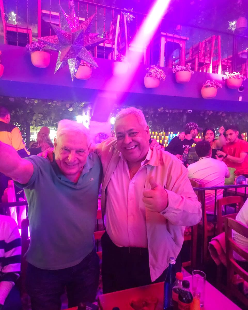 Con el presidente Martinelli en Bogotá , Colombia tras 15 meses asilado en la embajada de Nicaragua en Panamá , sin poder salir.