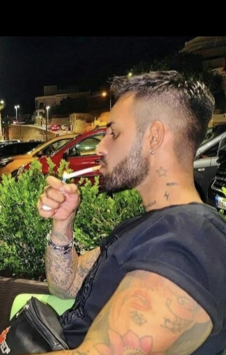 charmartihirsch's tweet photo. Alguien alguna vez vio a este personaje que deambula por diferentes aplicaciones buscando sexo fumando? Por curiosidad nomás... https://t.co/jq55LFWpyt