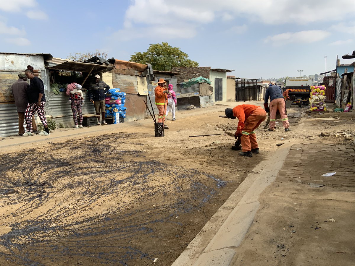 CityofJoburgZA's tweet photo. #OperationRestore is having an impact in Diepsloot under the direction of Acting CEO Mr. Lufuno Mashau and the JRA Executive Team, showcasing the City's dedication to service delivery.

#JoburgServices #JoburgCares ^SK https://t.co/Go26924ZpL