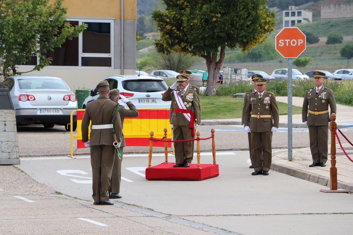 IGE_ET's tweet photo. El 9 de mayo la USBA “El Empecinado” #IGE Santovenia de Pisuerga, #Valladolid celebró su XXV aniversario en un acto presidido por el GESUIGE 4 César García del Castillo.
Fue un homenaje al legado de la Unidad y una reafirmación de su compromiso futuro, donde el Jefe de la USBA destacó "Somos la maquinaria silenciosa que sostiene esta Base" #somostuapoyo
