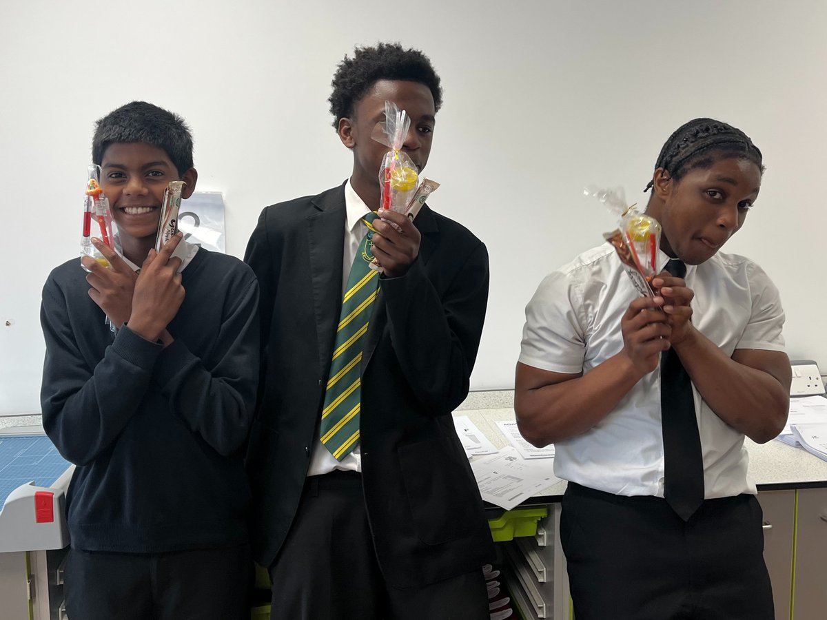 HolyTrinityCol's tweet image. Miss Riaz’s Year 11 Science students are celebrating their amazing results—hard work really does pay off! 🎉🔬📚 #Year11Success #ScienceStars