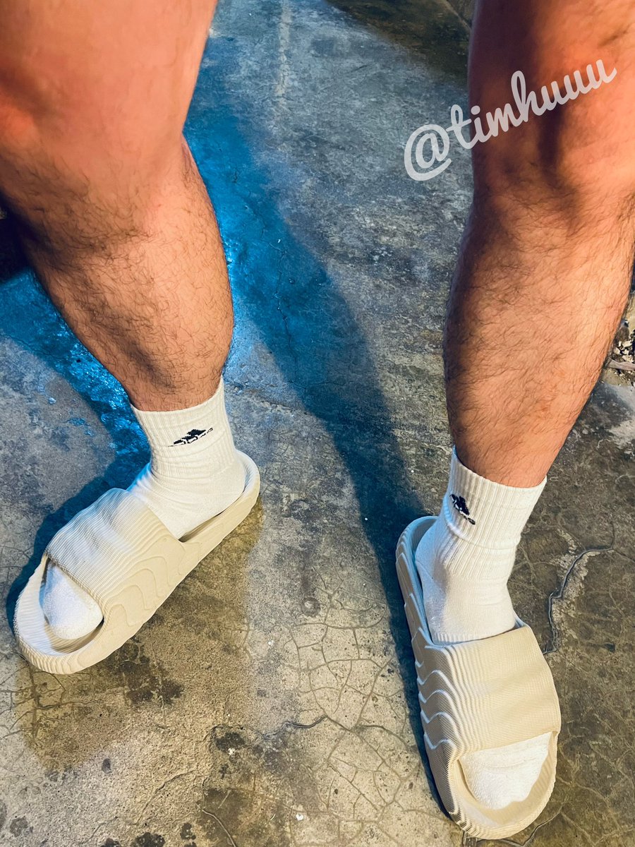 最近上班真的太累了連上來的時間都沒有😢
需要有人幫我按摩腳🦶🏼🦵🏼🥺

#hairyfeet #whitesocks #socks #白襪 #白襪控 #whitesocksfetish #白袜 #nike #nikesocks