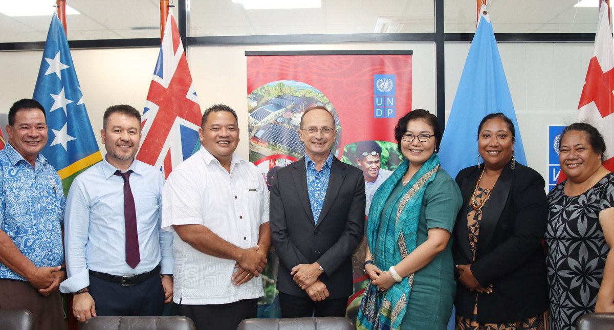 C_Bahuet's tweet image. In Suva, where UNDP supports development in the Pacific.
Pleasure to meet 🇹🇻 Tuvalu’s Minister for Home Affairs & Climate Change Hon. M. Talia & discuss expanding work on coastal adaptation, renewable energy & innovative climate resilience—supported by @dfat, @MFATNZ & @theGCF.