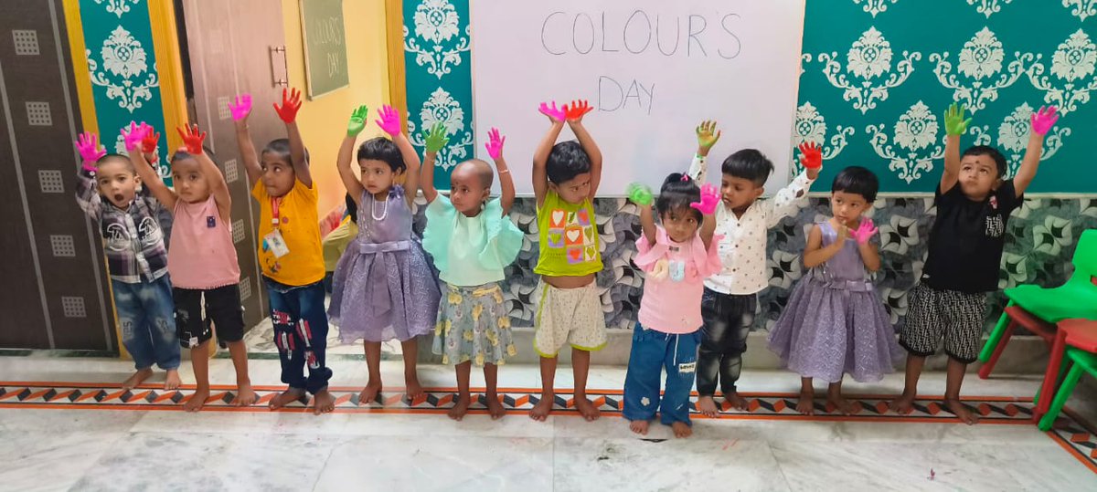 AmargayaanF's tweet photo. At Amargayaan Foundation, we celebrated Colour Day with the children, where they were taught about different colours in a fun and engaging way. Various creative methods were used to help them understand colours better. 

#AmargayaanFoundation#colourdaycelebration#ngo #education https://t.co/9qNdMX5tfy