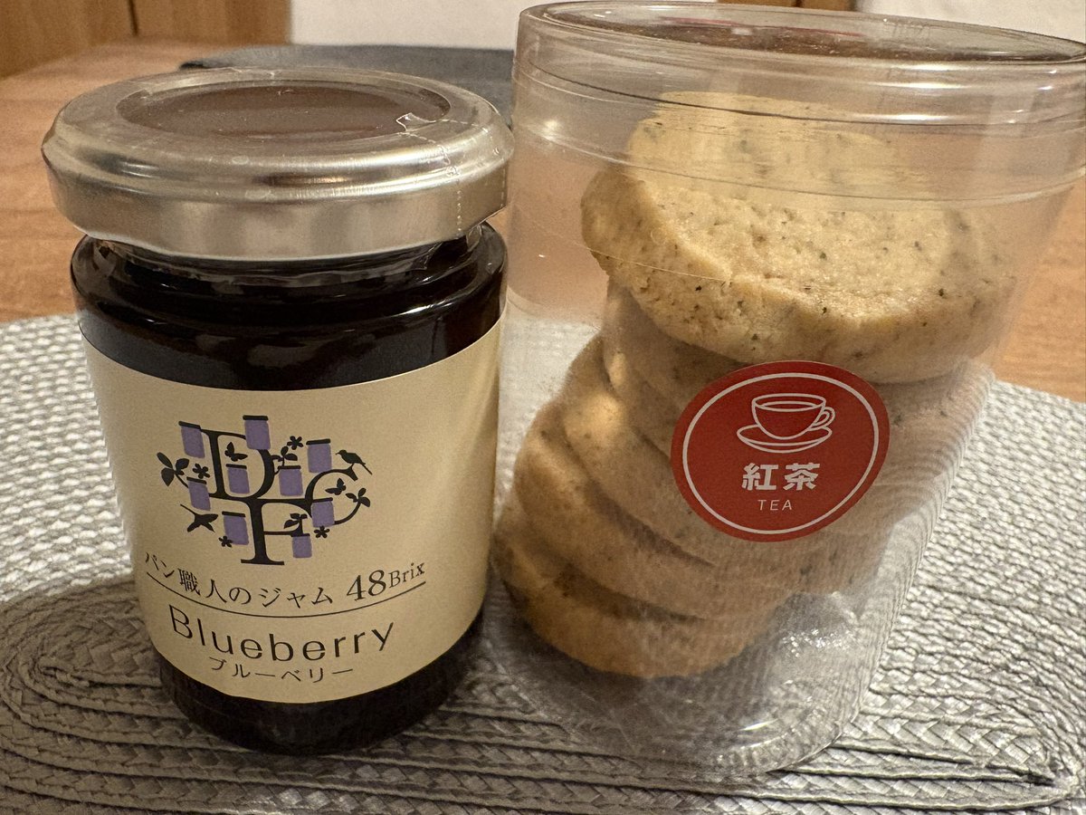 ヤッホー！
１日遅れの母の日、いただきました❤️

部活帰りの次男から。

学校帰りにどこか寄り道したのかな？
嬉しっ