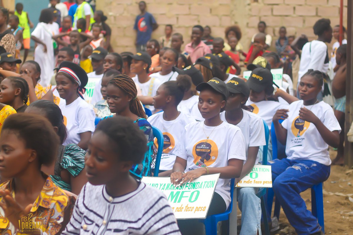 BFoudation78842's tweet photo. 📍📍📍

Biyano Ya Makanisi Foundation (BIMFO) Asbl a clôturé sa campagne de sensibilisation de cinq jours sur l'autonomisation des femmes à Camp Luka, dans la commune de Ngaliema.

Cet événement marquant a su rassembler des cœurs et des voix autour d'une cause essentielle.

Grâce à l'engagement de Naomie Manduku, présidente de BIMFO asbl, de l'élu de Ngaliema et natif de Camp Luka, Guylain Malamba, ainsi que du questeur de l'Assemblée provinciale de Kinshasa, Socrate @HMubengaie, et des artistes comédiens tels que Nada Makemba et Decor Ilonga, BIMFO a pu faire entendre le cri du cœur de celles qui, trop souvent, restent dans l'ombre.

Au total, les populations de cinq quartiers de Camp Luka ont été informées et mobilisées autour des défis auxquels font face les femmes, les filles et les mères célibataires de cette partie de la capitale, souvent marginalisées. Chaque témoignage partagé, chaque sourire échangé, a incité les participantes, venues en masse, à adhèrer à l'association afin de bénéficier des formations.

@ONUFemmesRDC @ONUFemmesFR 
@UNICEFDRC 

#BolingoNaYaMotuya ❤️
#NdeTozoPesa 🤝
#Clôture
#Campagne
#Sensibilisation
#Autonomisationfeminine
#campluka
#bimfo