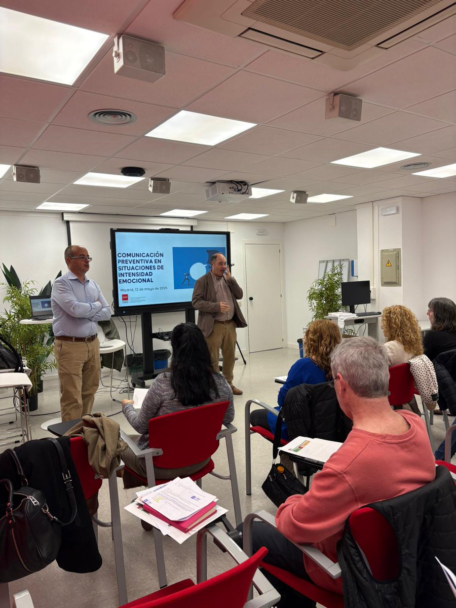 📚💪 Formación y preparación: pilares fundamentales
Nuestros voluntarios continúan reforzando sus conocimientos para brindar un servicio cada vez más eficaz a nuestra comunidad.  Han participado en el curso "Comunicación preventiva en situaciones de intensidad emocional".