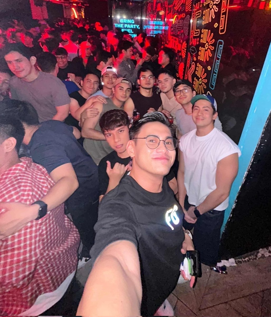 Iamnikk20's tweet image. Nag badminton, kumain sa Hassan, nag Distillery.

What a day 😂🤣

@SerGiometrics @callme_cholo @jeigarcia01 @bunbounz @careron_ @poloandpants @callme_cholo , Dave, Jerry, HD

#distillery #latepost