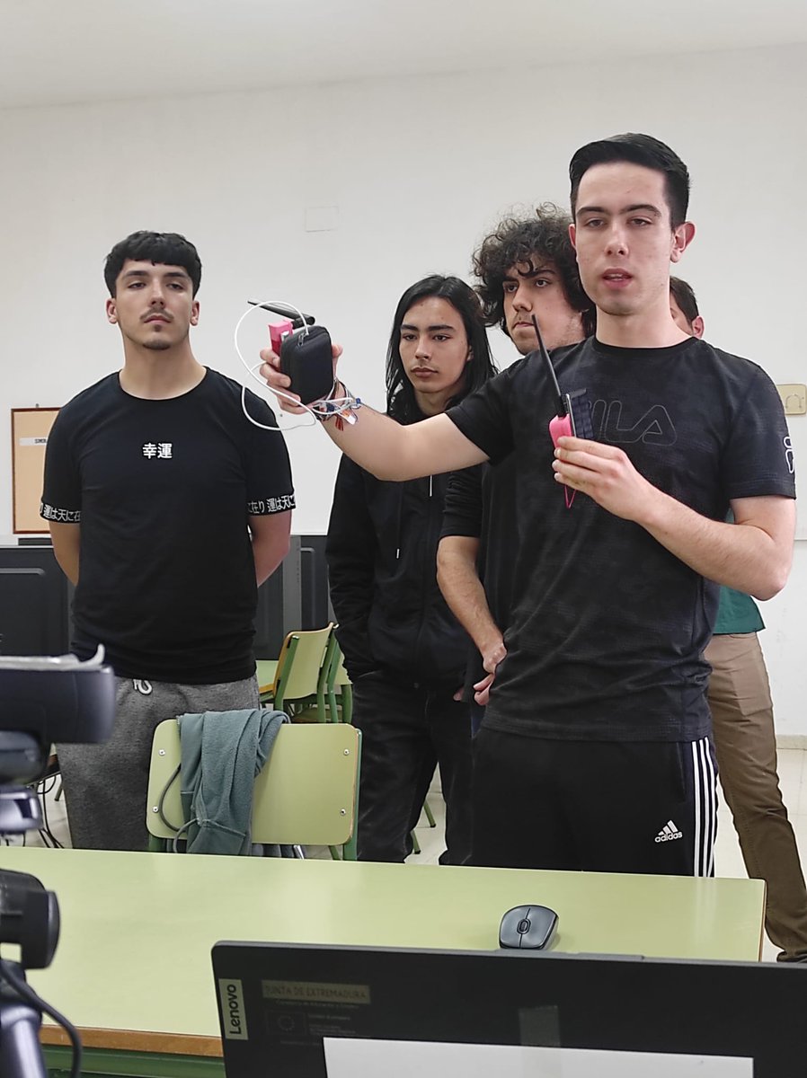 IesSuarez's tweet photo. Los alumnos de Robótica y Pensamiento Computacional de la ESO y los alumnos de Administración de Sistemas Informáticos en Red (ASIR) han sido premiados en las olimpiadas de Telecomunicaciones. El viernes 16 conoceremos el premio obtenido por cada equipo. https://t.co/DYPOuWAS0Q