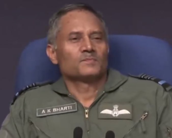 Me_Puskar_'s tweet photo. 🤣🤣

#KiranaHills #ceasefire https://t.co/92Qct6AkiA