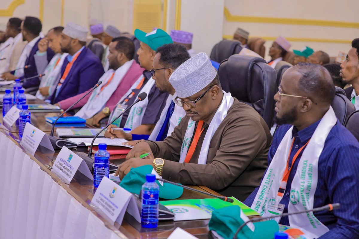 MADAXWEYNAHA JUBALAND OO DAAHFURAY SHIRWEYNAHA 1-AAD EE DEEGAANKA IYO ISBADALKA CIMILADA.

Kismaayo, 12, May, 2025-Madaxweynaha Dowladda Jubaland, Mudane Axmed Maxamed Islaam, ayaa maanta si rasmi ah Aqalka Martida ee magaalada Kismaayo uga furay Shirweynaha  Deegaanka iyo