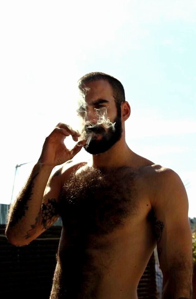 Alpha Smoker 🚬 ♨️🔥
#smoker #smoking #hairysmoker
#hairyman #beardman #hairychest #nipples #alphamale #horny #hot #tesão #bearded #beard