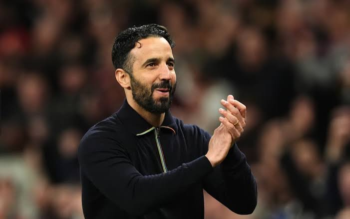 UnitedStandMUFC's tweet photo. 🚨 Manchester United are targeting a top six finish in the Premier League next season. Regardless of whether United win the Europa League and qualify for the Champions League, the club's power brokers believe a top six finish is an acceptable aim for next season. [MEN] #mufc https://t.co/zJR9bVFChO