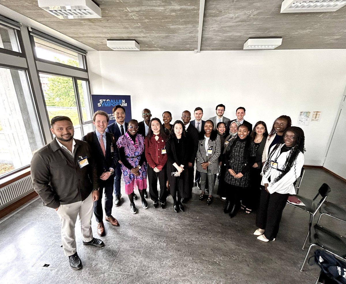 Leaders of Tomorrow chat with the Vice President of Botswana, H.E. Ndaba Gaolathe, at the St. Gallen Symposium.

What an honour to speak with a visionary African leader and trailblazer. His wisdom, authenticity, and great sense of humour made our conversation unforgettable.🇬🇭🌍🇧🇼