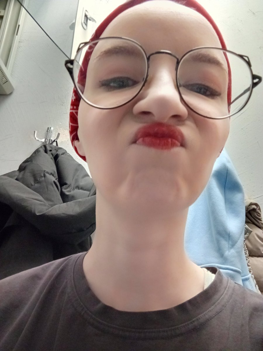 Shellia_np's tweet image. Моя реальность пока где то тут, и я вроде дышу и живу, но скоро снова вступят горки и будет сложно 
Держаться, плывём 
В конце недели отдых на островах 🥰🍻