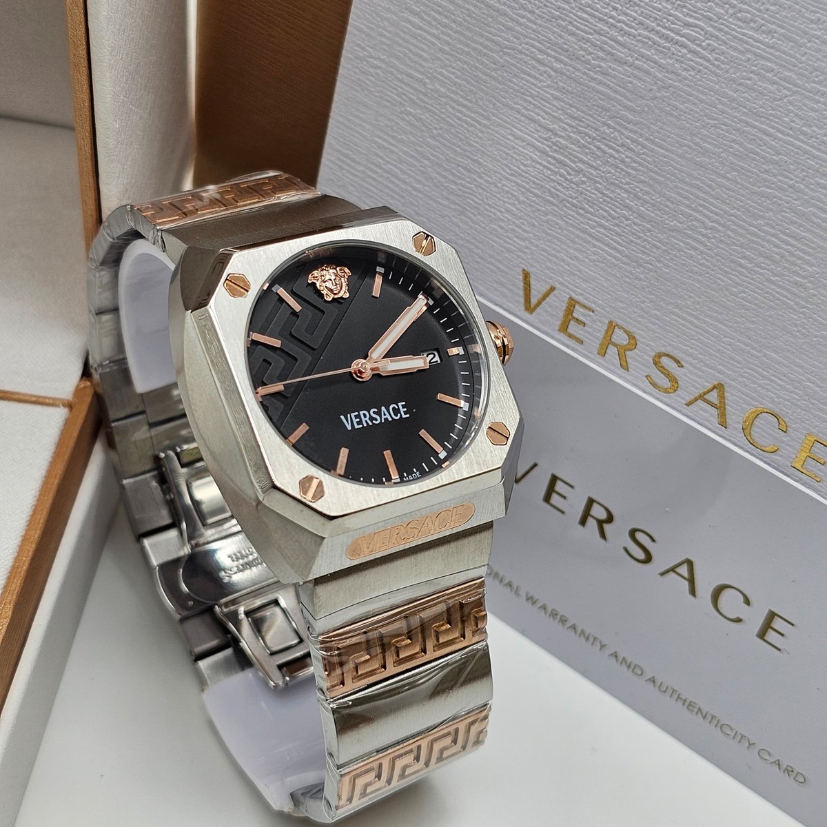 FolarinRoseline's tweet photo. Original  Versace watch 

₦160k

Comes Boxed 

Nationwide Delivery https://t.co/Ym09QCwHZG