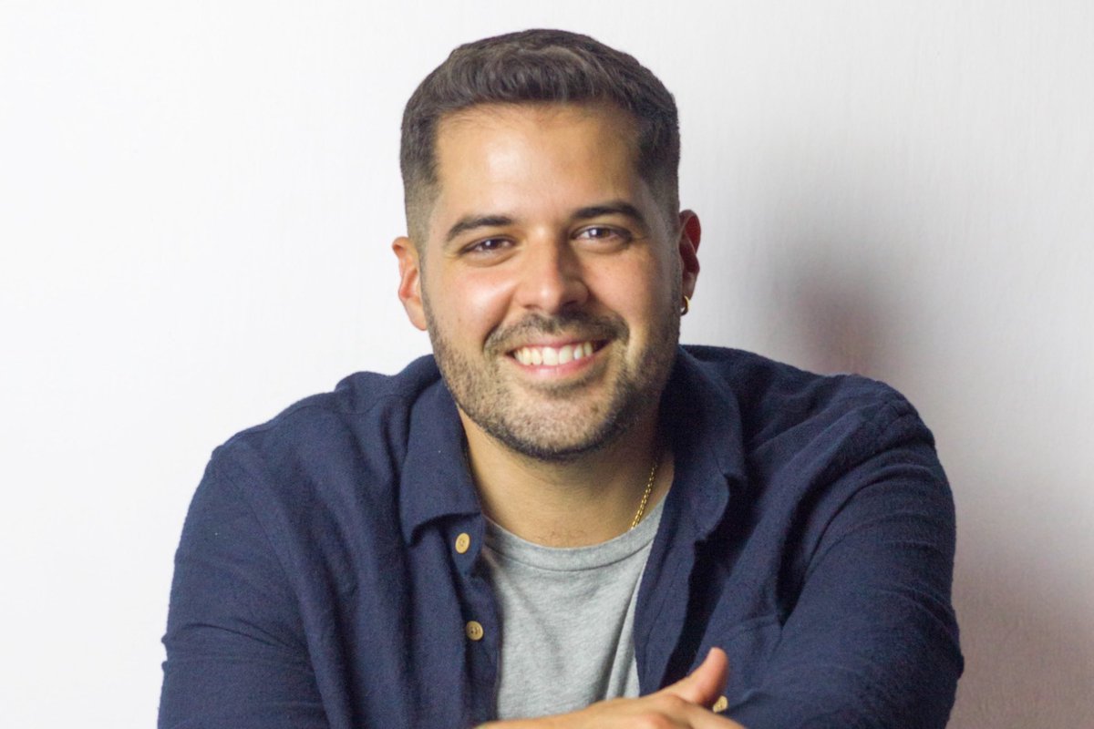 🖌️🖼️ ¡Ya tenemos cartelista!

El diseñador gráfico Alejandro Marchena será el autor del cartel de las Fiestas de San Lorenzo 2025.

Su obra marcará el inicio de unas fiestas muy esperadas por vecinos y visitantes.

¡San Lorenzo ya se siente!

➕ℹ️ fiestassanlorenzolpgc.com/alejandro-marc…