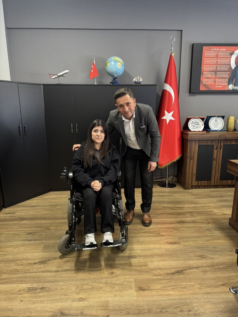 Yaren Su Kekeç Milli Takımda!
9-11 Mayıs’taki Bocce Milli Takım Seçmeleri’nde gösterdiği üstün performansla seçilen sporcumuz Yaren Su, 21-28 Temmuz’da 🇹🇷’yi Avrupa Şampiyonası’nda temsil edecek.
Seninle gurur duyuyoruz
<a href="/istanbulilmem/">İstanbul İl Millî Eğitim Müdürlüğü</a> @BahcelievlerMEM <a href="/muradserif/">Murat Karabulut</a> <a href="/durmuscelikten/">Durmuş ÇELİKTEN</a>