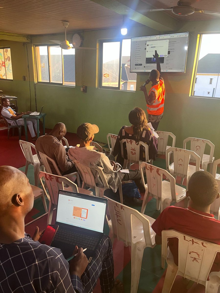 Bo_node's tweet image. GM! The Orange Dynasty.

I had a vision to expand Web3 knowledge and empower young minds with skills that will position them for the future.

I was scared, nervous and uncertain I could do this until I stumbled on a @sign space where the sign intern made me believe I can be a…