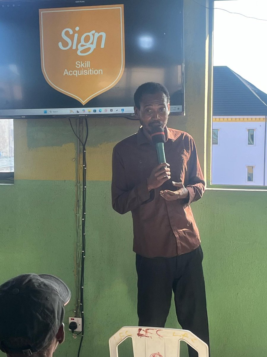 Bo_node's tweet image. GM! The Orange Dynasty.

I had a vision to expand Web3 knowledge and empower young minds with skills that will position them for the future.

I was scared, nervous and uncertain I could do this until I stumbled on a @sign space where the sign intern made me believe I can be a…