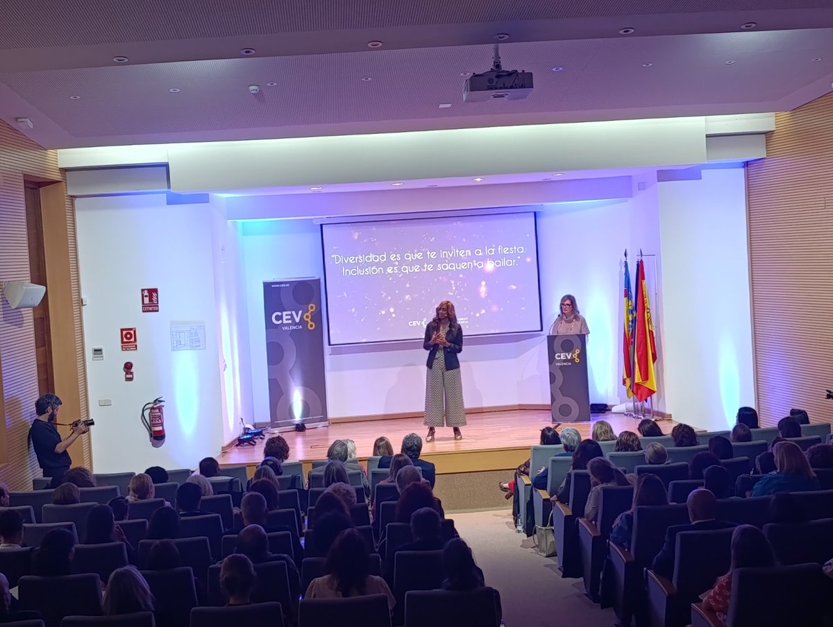 "Cada sonrisa es un puente que conecta almas" Conferencia sobre el liderazgo del siglo XXI en  <a href="/CEV_CV/">CEV</a>  Valencia 
Toda una mujer inspiradora <a href="/BisilaBokoko/">Bisila Bokoko</a> 
Un lunes potente con esta charla <a href="/teresaluengo/">Teresa Luengo</a> "si no encuentras la oportunidad, creala"