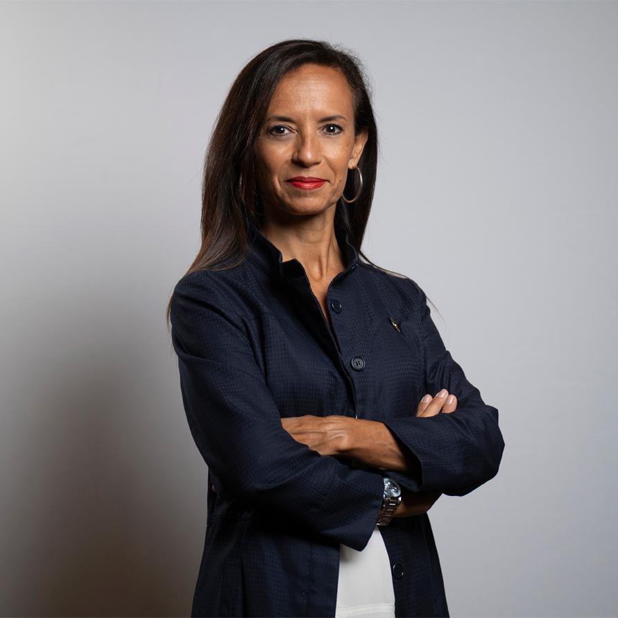 rkaldy's tweet image. V souvislosti se španělským blackoutem bych vám rád představil paní Beatriz Corredor Sierra, ředitelku Red Eléctrica, španělského správce přenosové sítě.

Vzdělání: bakalář práva 

Pracovní zkušenosti: 
- úřednice na katastrálním úřadě 
- tisková mluvčí madridské radnice
-…