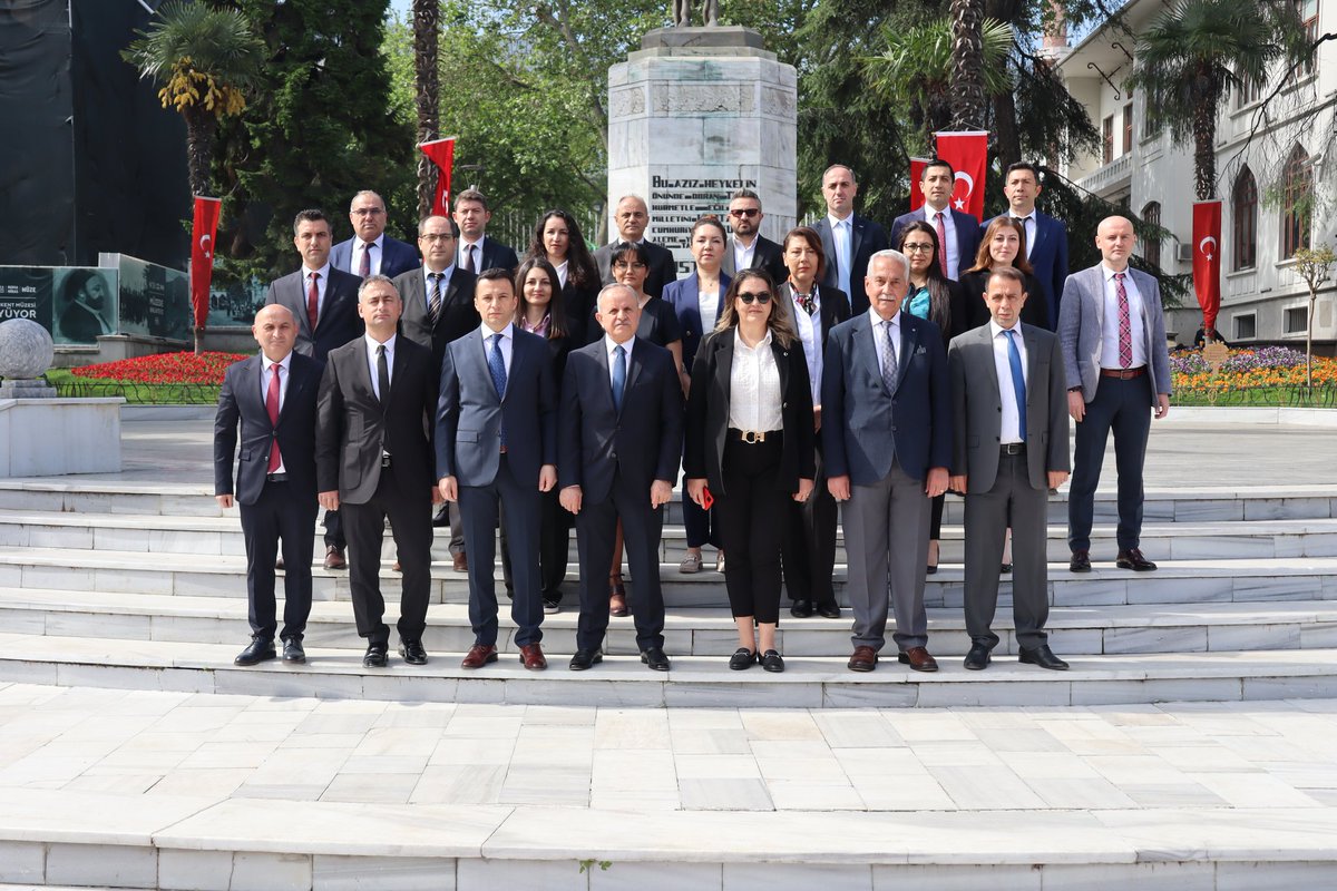 Sosyal Güvenlik İl Müdürümüz Erhan Karaca ve kurum personelimiz tarafından Sosyal Güvenlik Haftası kapsamında Atatürk Anıtı' na çelenk sunumu yapıldı.
#KayıtlıÇalışGüvenliYaşa