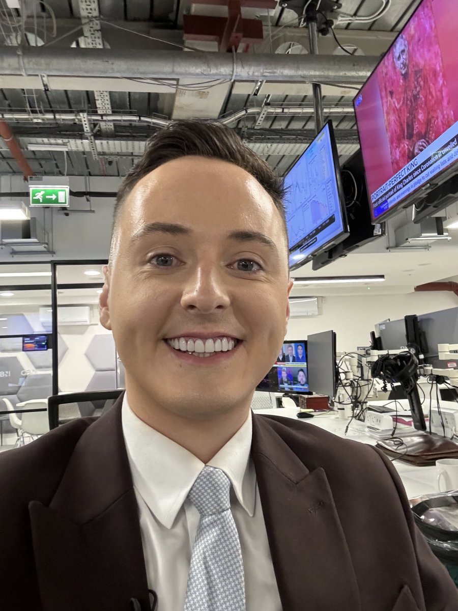 I'm a little councillor 
Short and stout 
Pick me up and hear me shout 
Fill the potholes 
Stop the boat
I'm a little councillor 
And a massive scroat
But I love Nige 
So that's alright 
Cos we both 
Talk utter shite