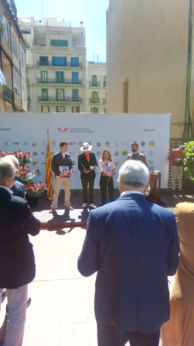 estiload's tweet image. ✈️ Experiencia BARCELONA 🇪🇺 #GestionDeportiva 👉 estiload.com/barcelona/ Muchas gracias @UFECcat @fcdehockey por recibirnos en Sant Jordi 🌹📚 para conocer más de sus actividades y celebrar juntos 🙌 @gestionydeporte #Catalunya #Latinoamerica #Europa #Deporte #Profesionales