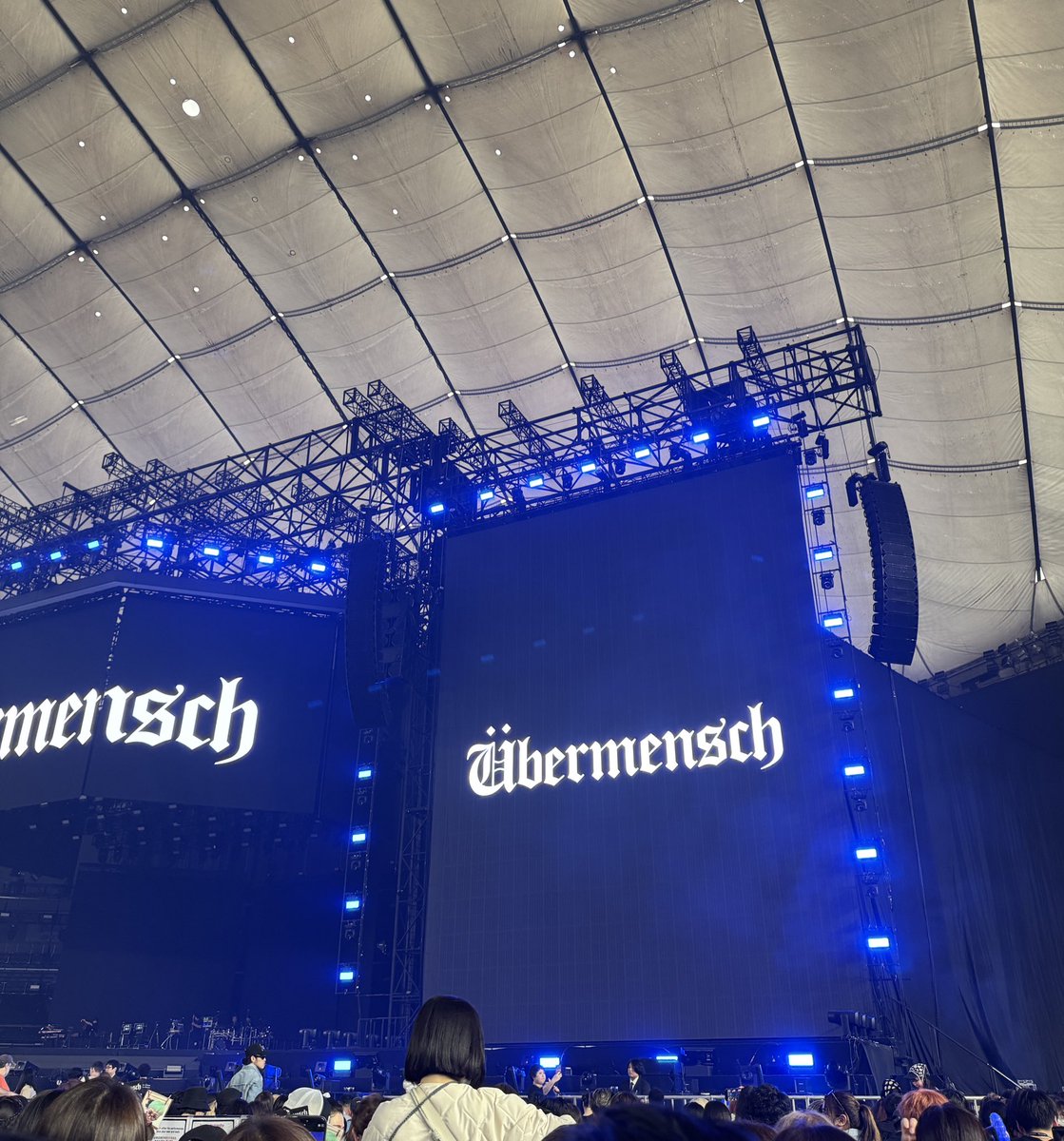 LINUS9001's tweet photo. 8年ぶりだけど、ライブの始まりと同時に秒でさすがGDってなった👑

 #GDRAGON2025
#GDRAGON  #ジヨン　#GDRAGON2025WORLDTOURÜbermensch https://t.co/Dao06t3hWO