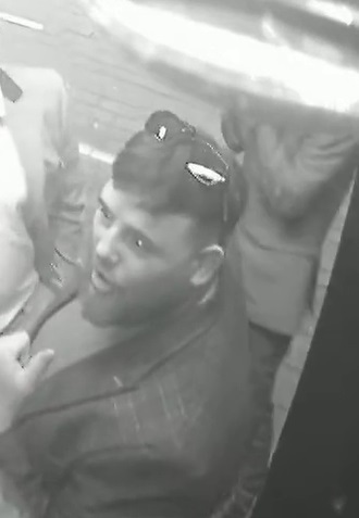 MerPol North Sefton (@merpolnthsefton) on Twitter photo KNOW THIS MAN? | We are circulating images of a man who may have info to assist an assault investigation in #Southport, in which the victim sustained serious injuries..
Contact <a href="/MerPolCC/">Merseyside Police Contact Centre</a>, 101 or Crimestoppers on 0800 555 111 reference 25000280663. More:
orlo.uk/7Mk8d KNOW THIS MAN? | We are circulating images of a man who may have info to assist an assault investigation in #Southport, in which the victim sustained serious injuries..
Contact <a href="/MerPolCC/">Merseyside Police Contact Centre</a>, 101 or Crimestoppers on 0800 555 111 reference 25000280663. More:
orlo.uk/7Mk8d
