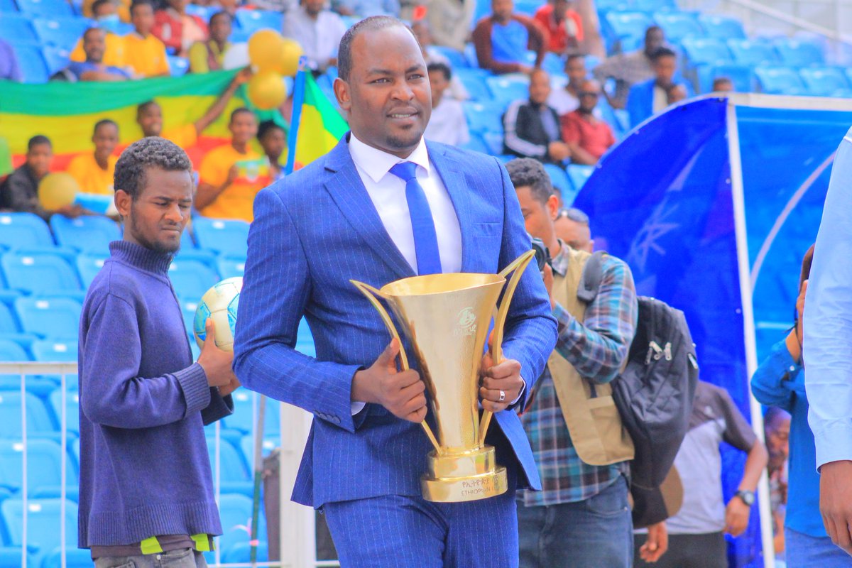 ለኢትዮጵያ ሊግ አንድ አሸናፊ የሚበረከተው አዲስ ዋንጫ በአቶ አሰር ኢብራሂም (የኢ/እ/ፌ የሥራ አስፈፃሚ ኮሚቴ አባል እና የሊግ አንድ ኮሚቴ ሰብሳቢ) አማካኝነት ተዋውቋል።