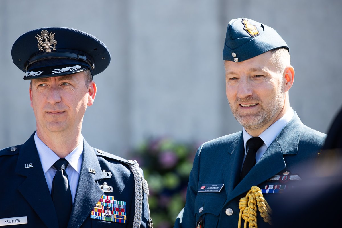 Vor 76 Jahren endete die Blockade Berlins. Fast ein Jahr lang versorgten die westlichen Alliierten unsere von der Sowjetunion vollkommen abgeriegelte Stadt aus der Luft – mit Lebensmitteln, Kohle und Hoffnung.

Wir danken besonders den mutigen Männern und Frauen aus den USA 🇺🇸,