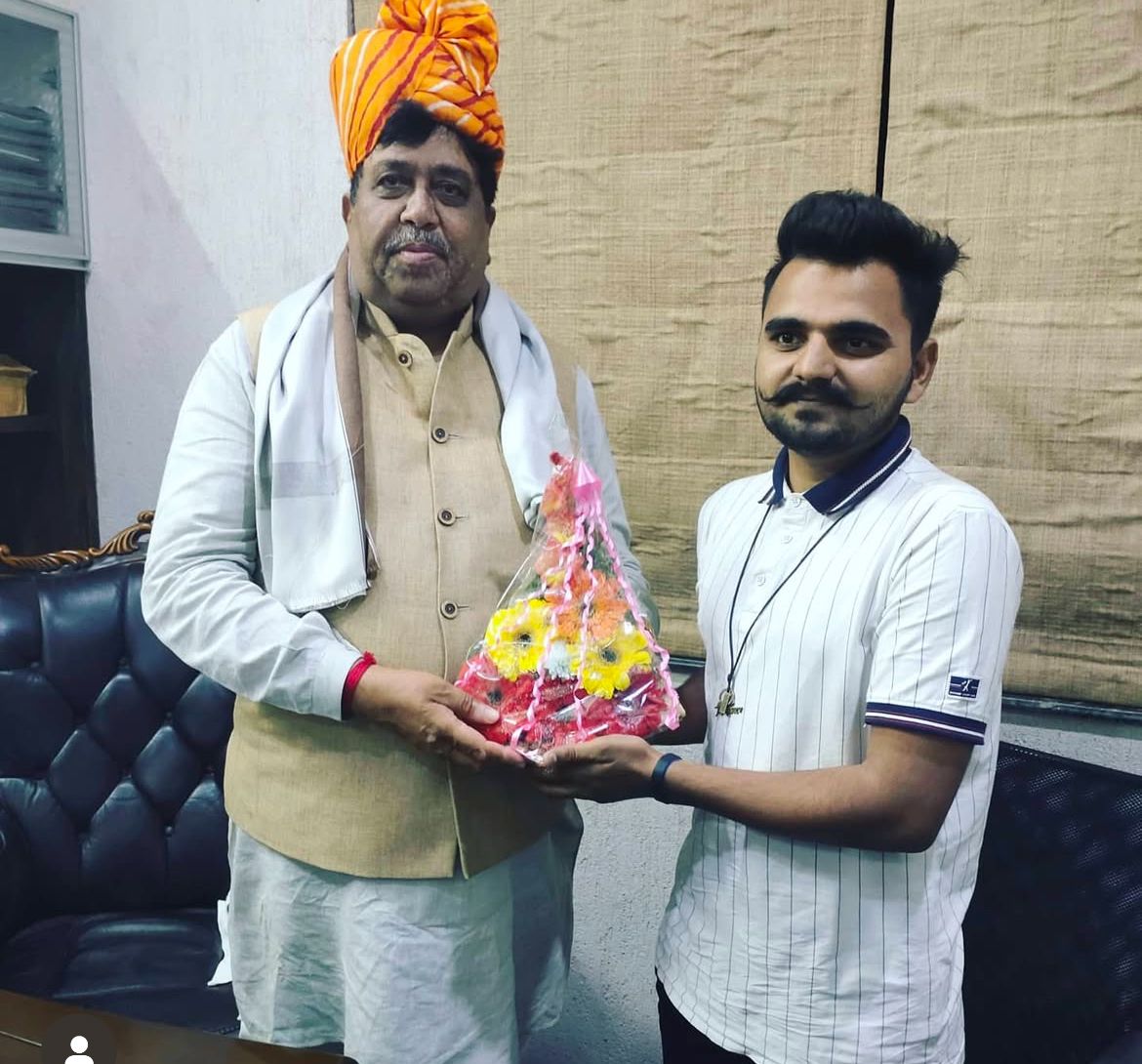 maxgehlot's tweet photo. દેશની સૌથી મોટી સહકારી સંસ્થા IFFCO ના યશસ્વી ચેરમેન અને NCUI ના અધ્યક્ષ શ્રી @Dileep_Sanghani ને જન્મદિવસની ખૂબ ખૂબ શુભકામનાઓ.

ઈશ્વર સદાય આપને સ્વસ્થ જીવન અને દિર્ધાયુસ્ય પ્રદાન કરે તેવી અંતર મનથી પ્રાર્થના.!
@manish_sanghani https://t.co/4TqbsPmILF