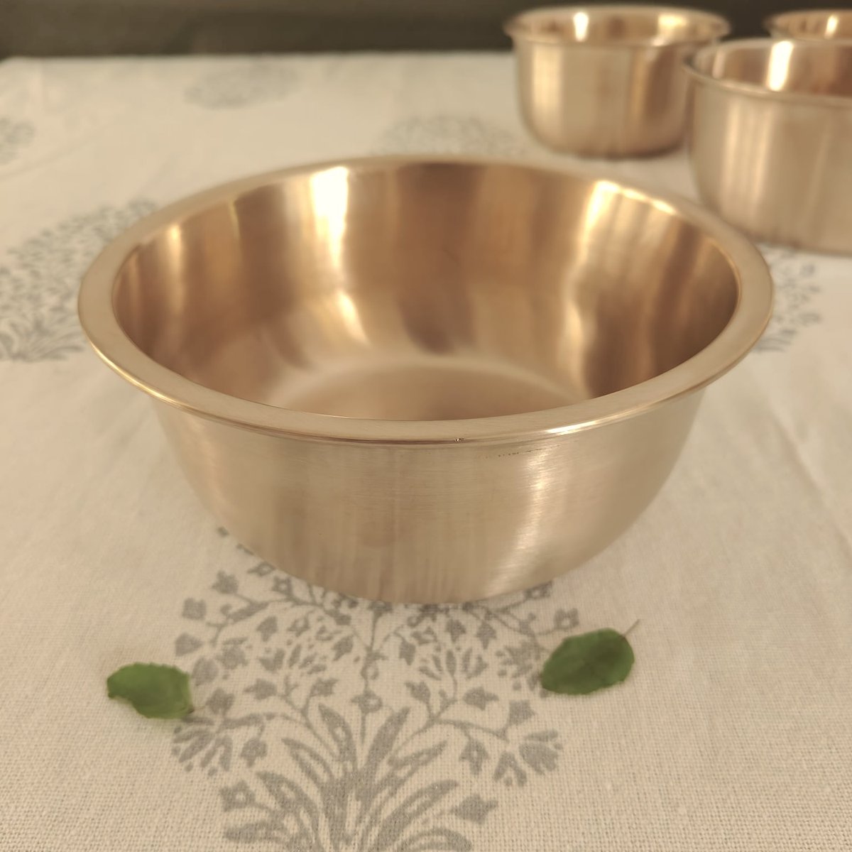 Zishta_'s tweet image. Cook &amp;amp; serve with the Kansa Tulsi Cookware Tope-Tall Pot-pure kansa for even heat distribution and richer flavors. Perfect for rice, soups &amp;amp; stews! Buy online zishta.com/products/kansa…  #KansaCookware #TraditionalCooking #HealthyLiving #handcrafted