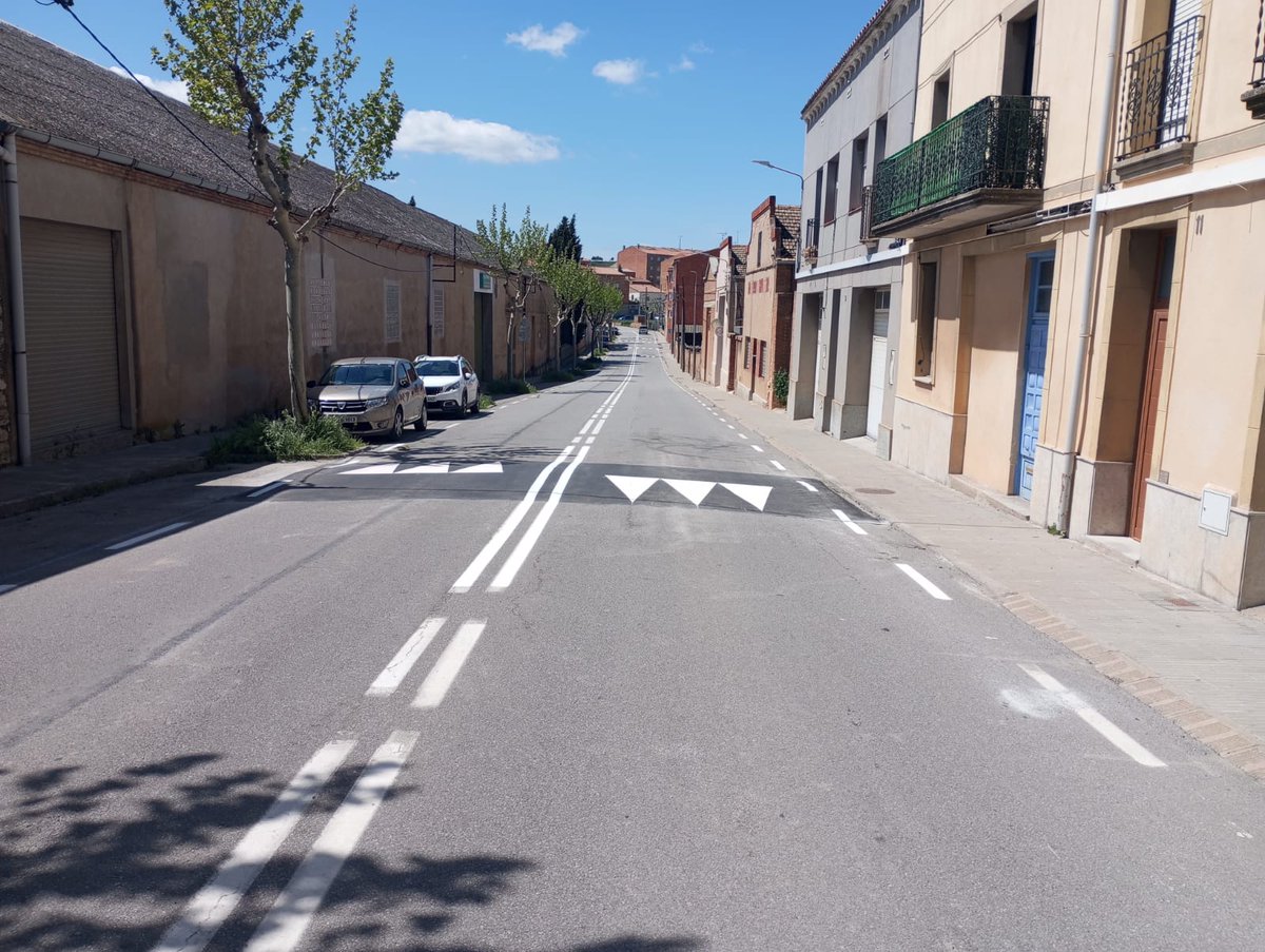 🚧 Finalitzades les obres de millora a la N-141b, travessera de #Calaf, entre el PK 30+550 i 31+520
🚗 4 esquenes d’ase per reduir la velocitat i millorar la seguretat viària
📉 IMD de 2.320 vehicles/dia
#SeguretatViària #Mobilitat <a href="/diba/">Diputació de Barcelona</a>